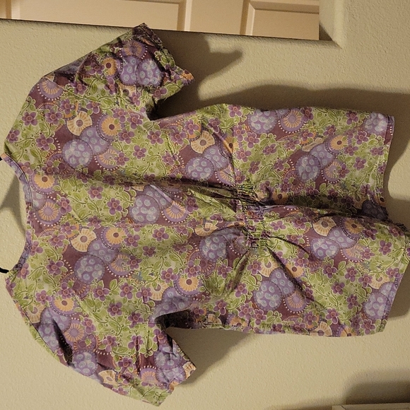 🌼Floral Scrub Top🌼 - Picture 2 of 2